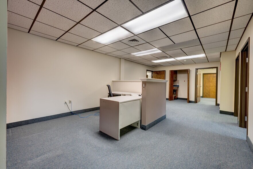 More Photos Of 55 Whiting St, Plainville Medical For Sale