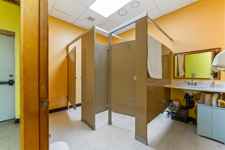 More Photos Of 605 Silver St, Agawam Storefront Retail Office For Sale