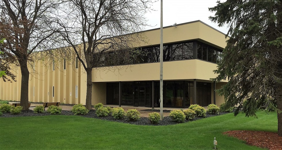 Primary Photo Of 102 Jonathan Blvd, Chaska Manufacturing For Lease