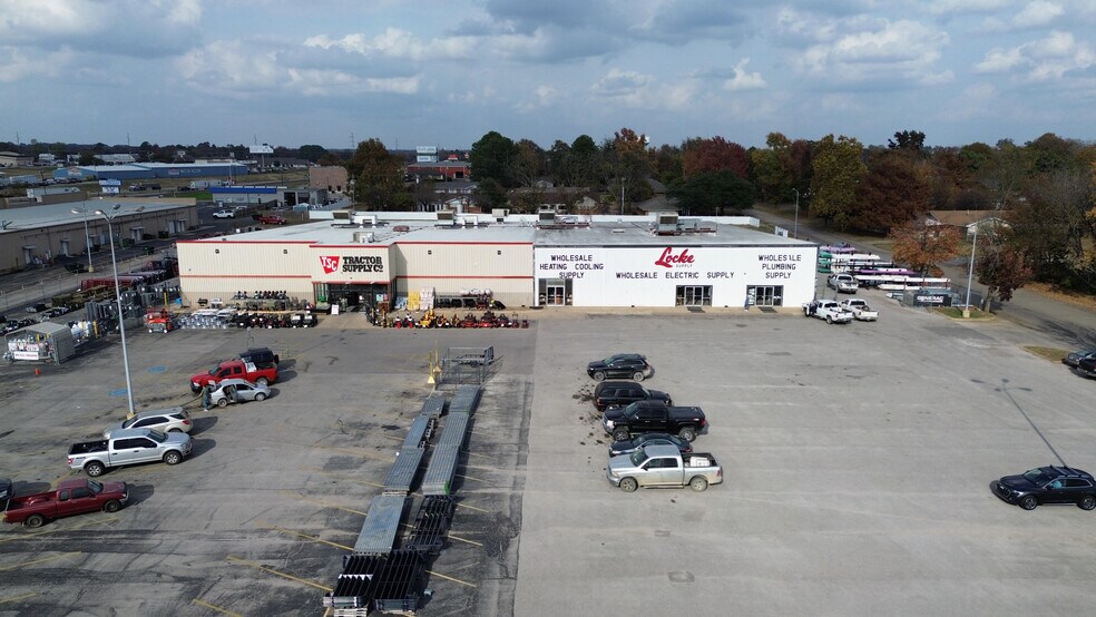Primary Photo Of 2100 W Evergreen St, Durant Storefront For Lease