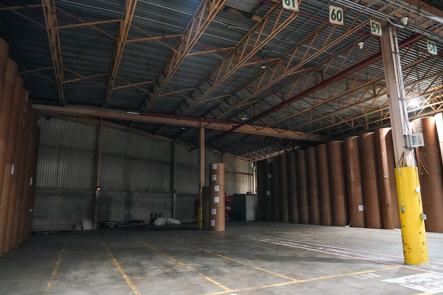 More Photos Of 3363 Davis Rd, Thorold Warehouse For Lease