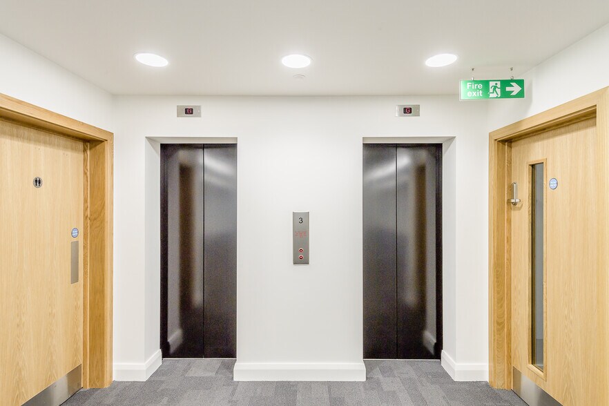 More Photos Of 21 Whitefriars St, London Office For Lease