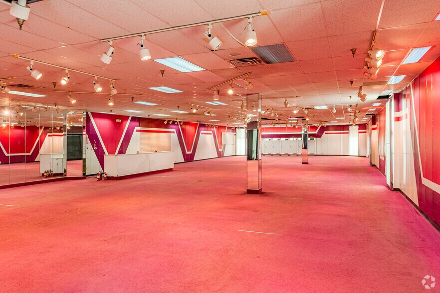 More Photos Of 2917 N Vermilion st, Danville General Retail For Lease