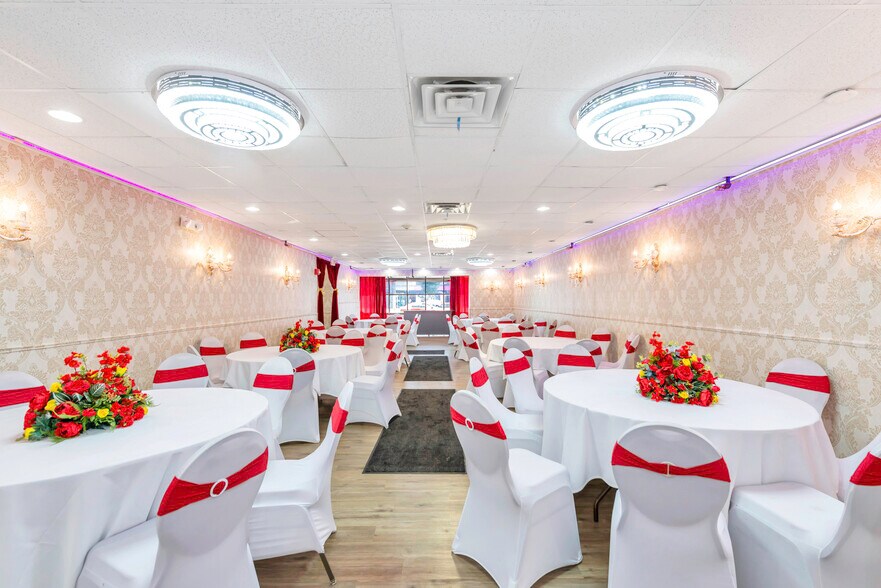 More Photos Of 2716 Hempstead Tpke, Levittown Restaurant For Sale