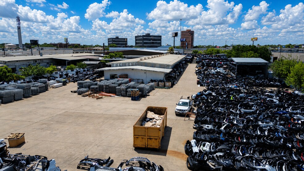 More Photos Of 8180 S US 59 Hwy, Houston Warehouse For Sale