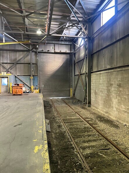 More Photos Of 300 Riley Rd, Jay Warehouse For Lease