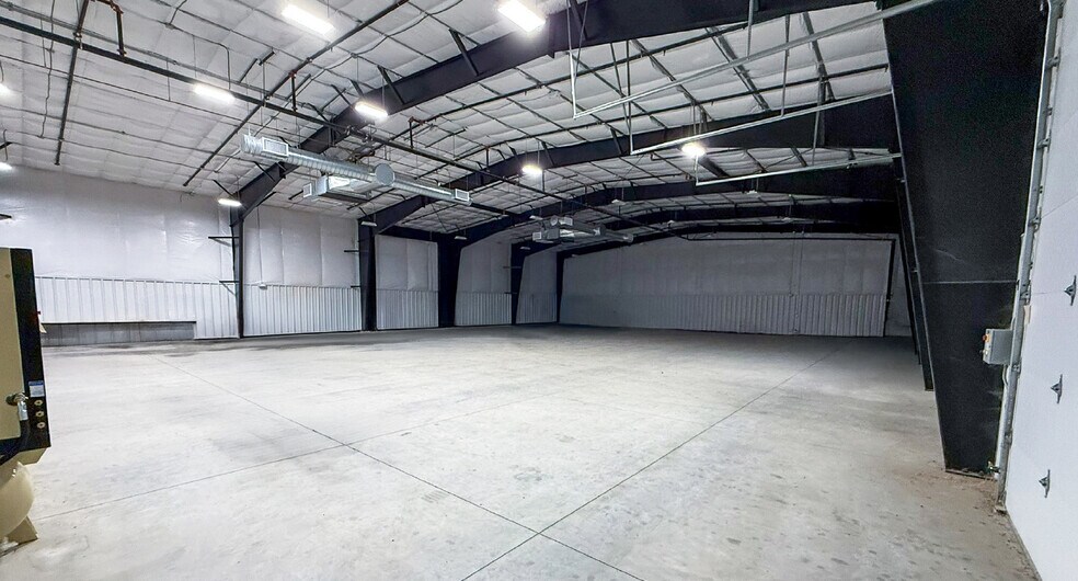 More Photos Of 1450 Enterprise Dr, Lemoore Warehouse For Sale