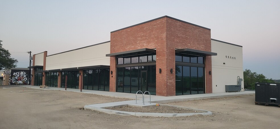 More Photos Of 6540 Babcock Rd, San Antonio General Retail For Lease