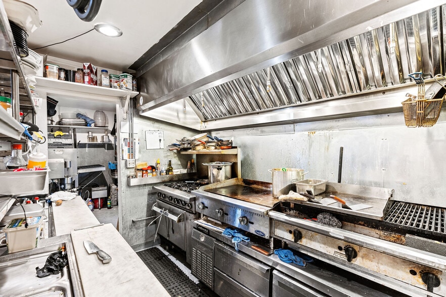 More Photos Of 21245 E Cliff Dr, Santa Cruz Storefront Retail Office For Lease