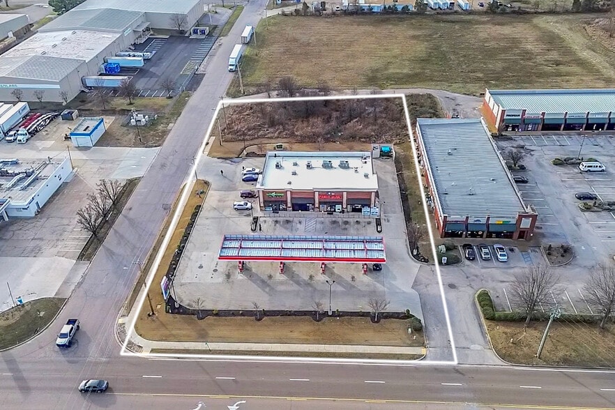 More Photos Of 7641 Hacks Cross Rd, Olive Branch Service Station For Sale