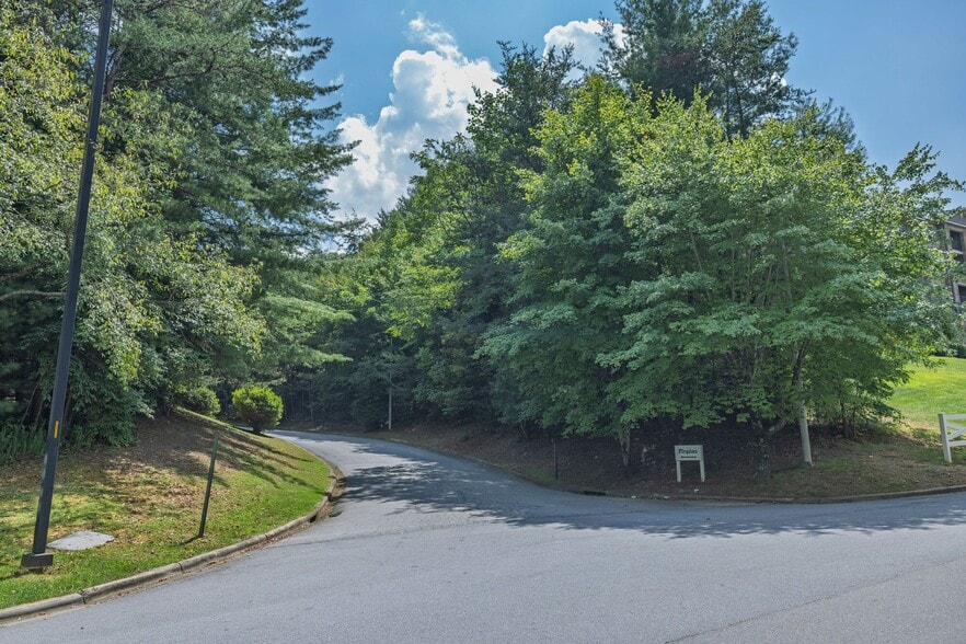 More Photos Of 230 Sardis Rd, Asheville Distribution For Sale