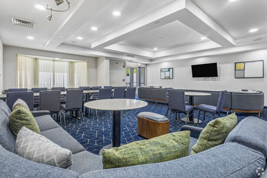 More Photos Of 3076 Kirby Pky, Memphis Hotel For Sale