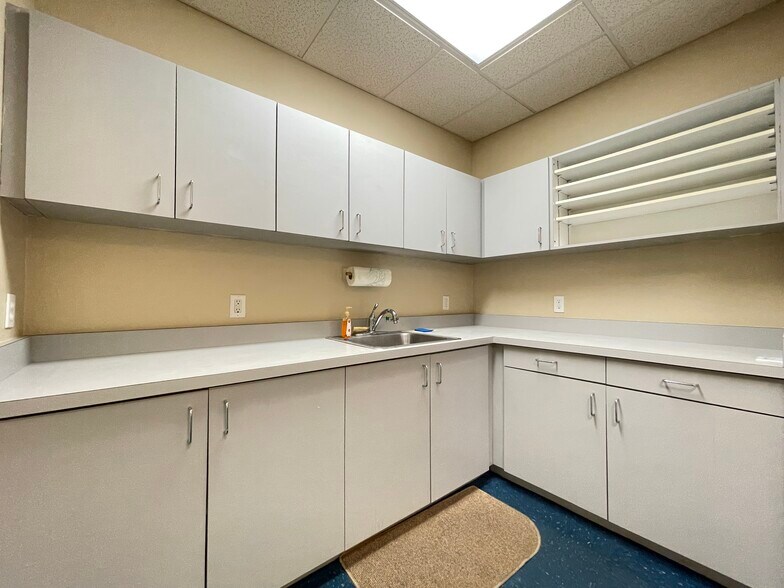 More Photos Of 3721 NW 40th Ter, Gainesville Medical For Sale
