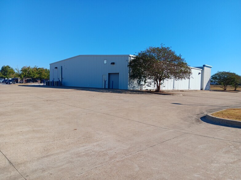 More Photos Of 9230 N Highway 6, Navasota Freestanding For Sale