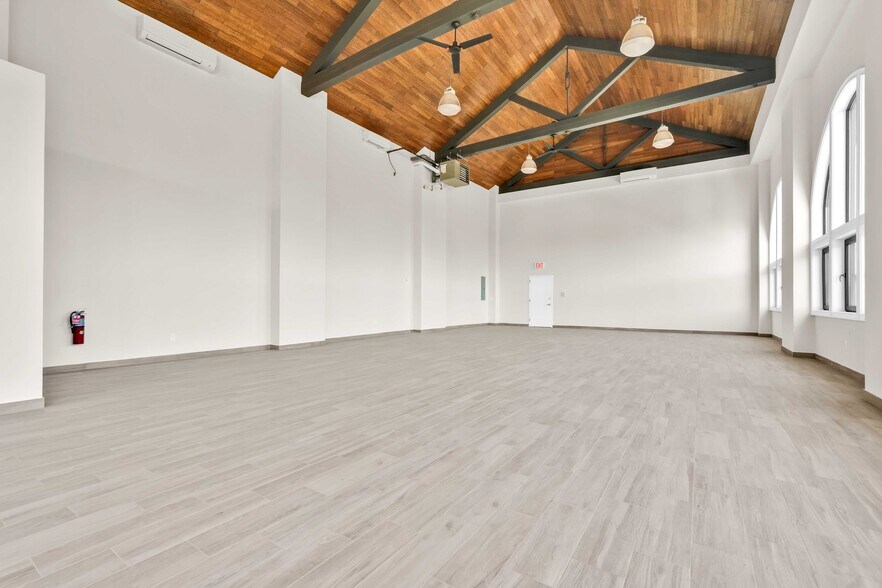 More Photos Of 405-407 Gates Ave, Brooklyn Loft Creative Space For Lease