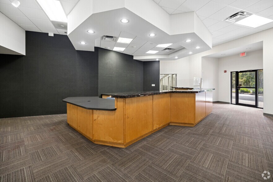 More Photos Of 730 NE Waldo Rd, Gainesville Office For Sale