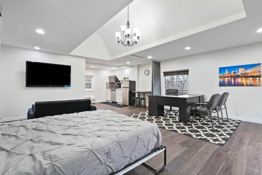 More Photos Of 153 E Dublin Granville Rd, New Albany Medical For Lease