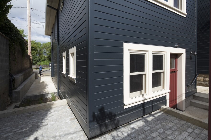 More Photos Of 1634 NW Everett St, Portland Apartments For Sale