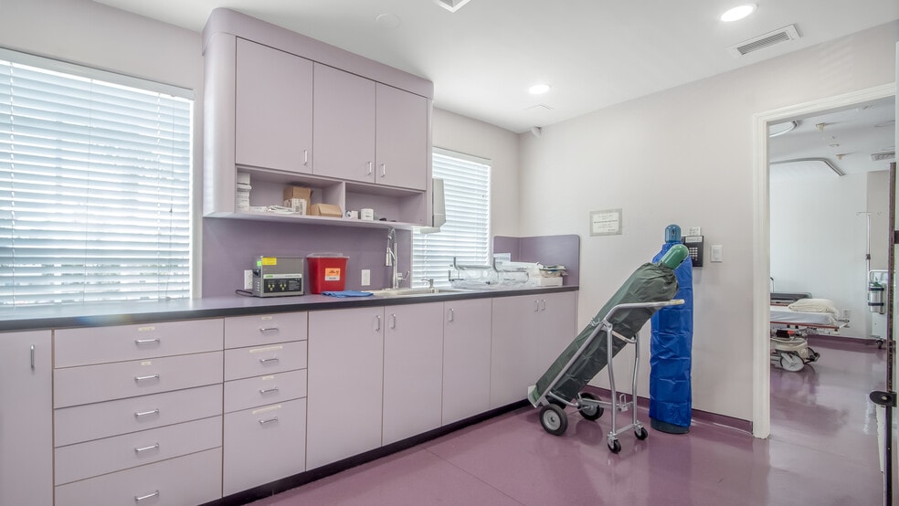 More Photos Of 7777 N University Dr, Tamarac Medical For Sale