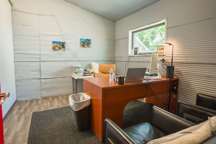 More Photos Of 722 Ketcham St, Indianapolis Warehouse For Sale