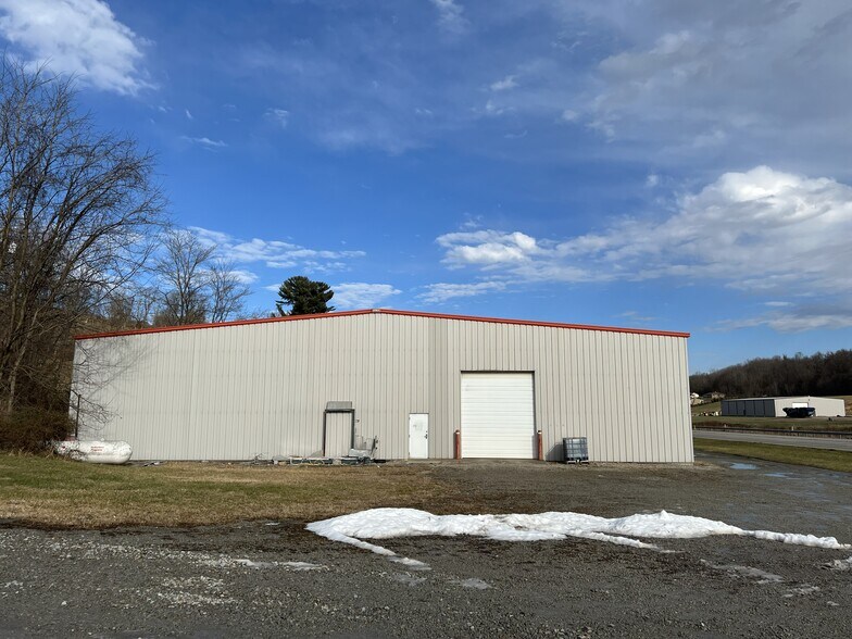 More Photos Of 2971 Pittsburgh Rd, Perryopolis Warehouse For Lease