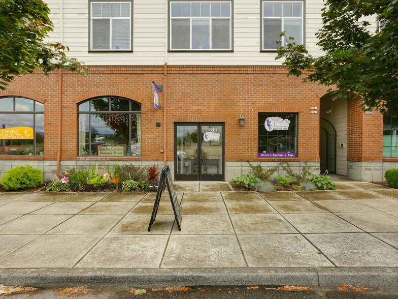 More Photos Of 1647 NE Market Dr, Fairview Apartments For Sale