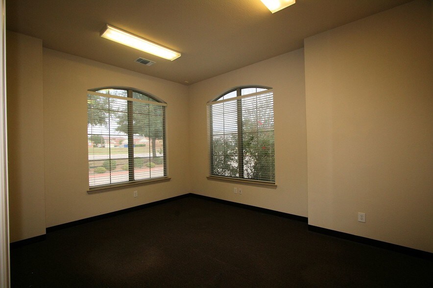 More Photos Of 200 S 14th St, Midlothian Medical For Sale