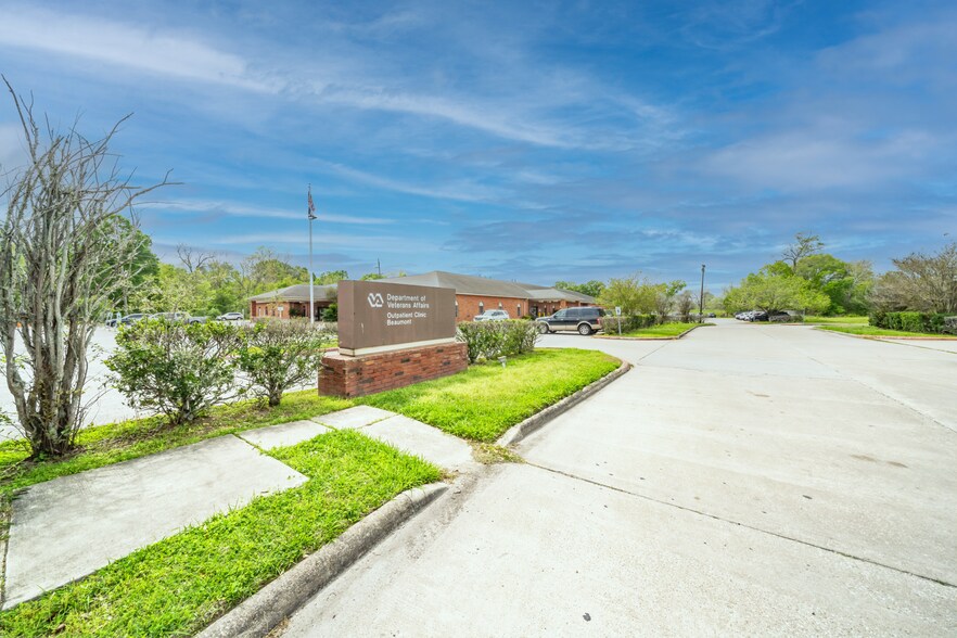 More Photos Of 3420 Veterans Cir, Beaumont Hospital For Sale
