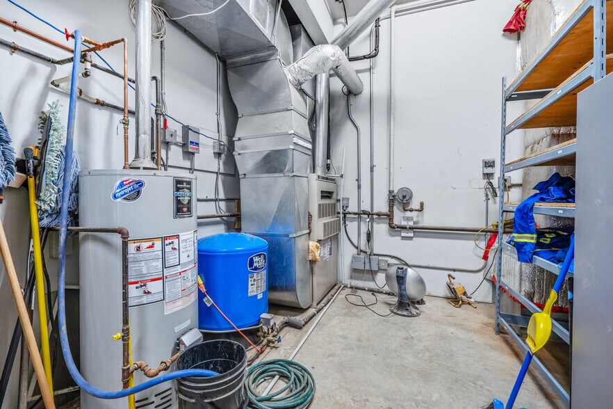 More Photos Of 501075 RR 14, Lloydminster Manufacturing For Sale