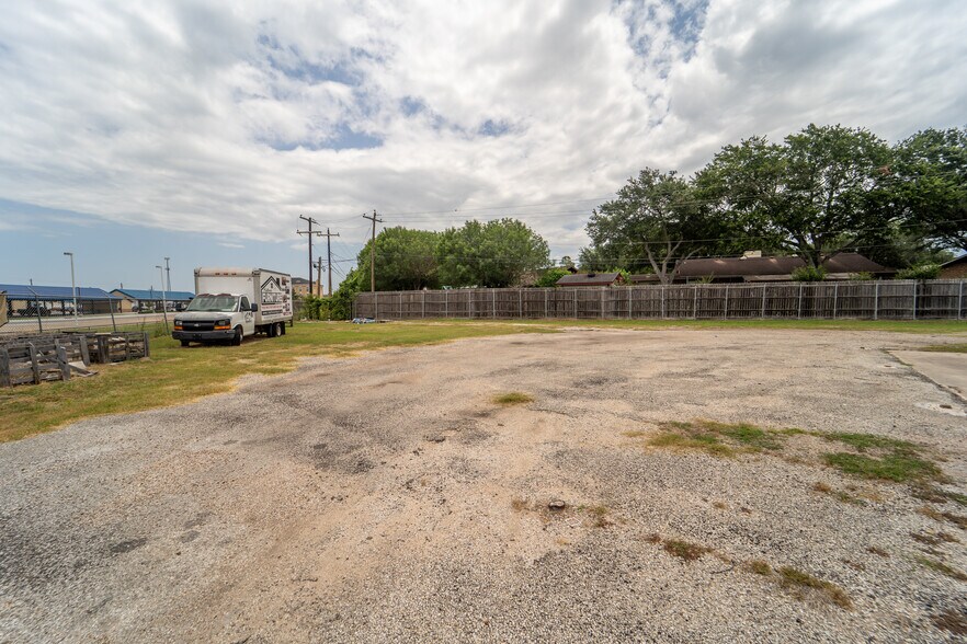 More Photos Of 6602 N Navarro St, Victoria General Retail For Sale
