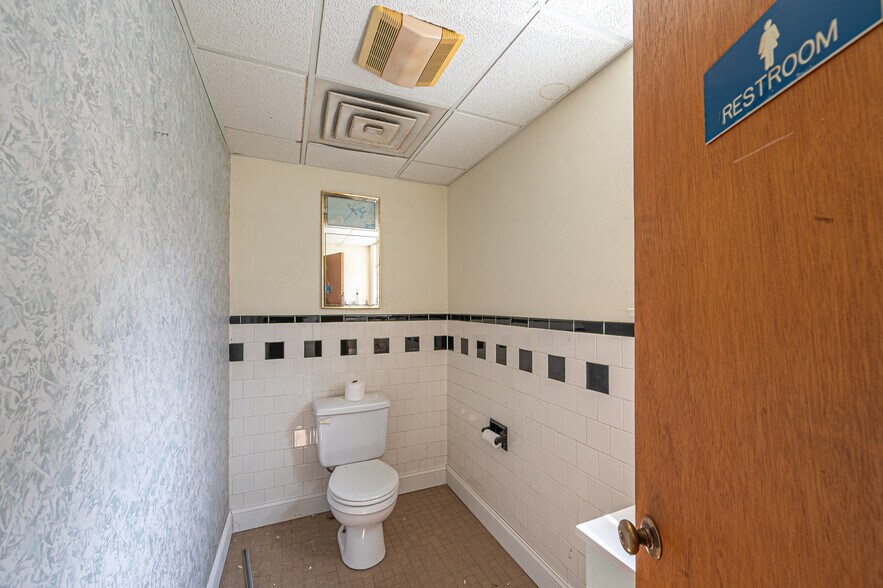 More Photos Of 82 Mill St, Mays Landing Restaurant For Sale