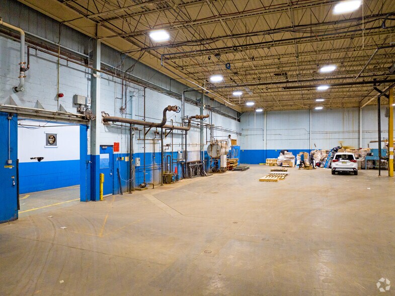 More Photos Of 152 Broadway, Haverstraw Warehouse For Lease