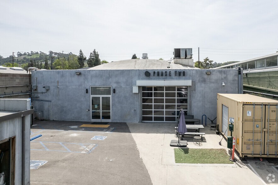 More Photos Of 5877 Obama Blvd, Los Angeles Loft Creative Space For Lease