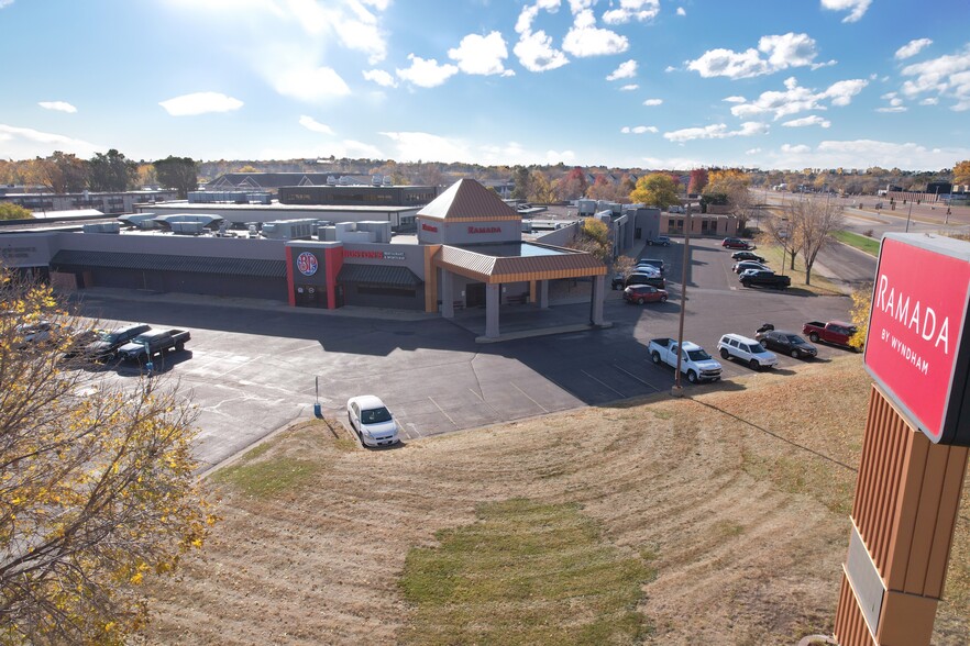 Primary Photo Of 1301 W Russell St, Sioux Falls Hotel For Sale