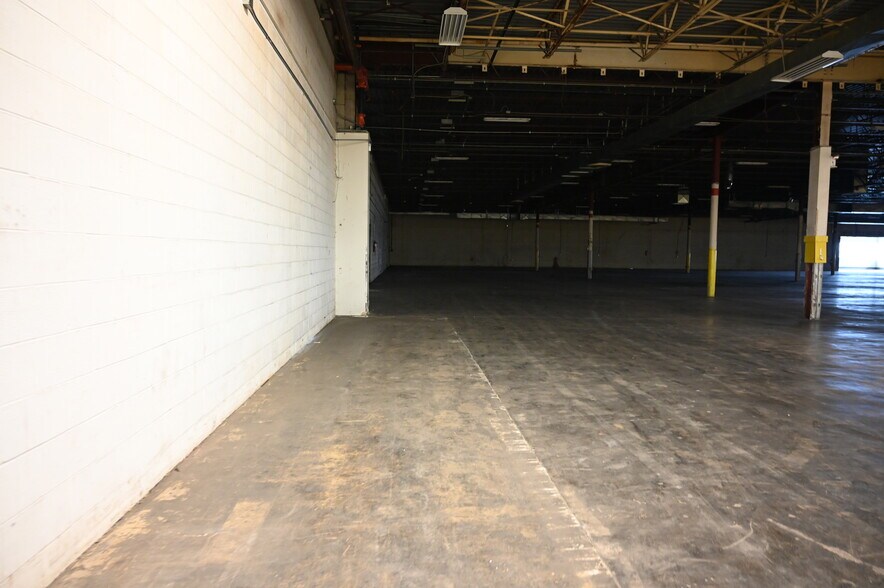More Photos Of 2300 Claremont Ave, Ashland Freestanding For Lease