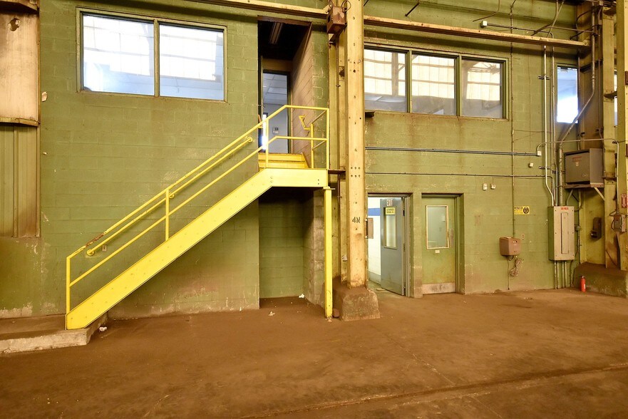 More Photos Of 420 Woodruff Rd, Joliet Warehouse For Lease