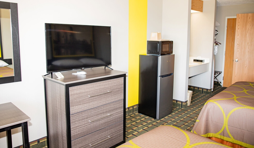 More Photos Of 937 Enterprise Ln, Mount Carmel Hotel For Sale