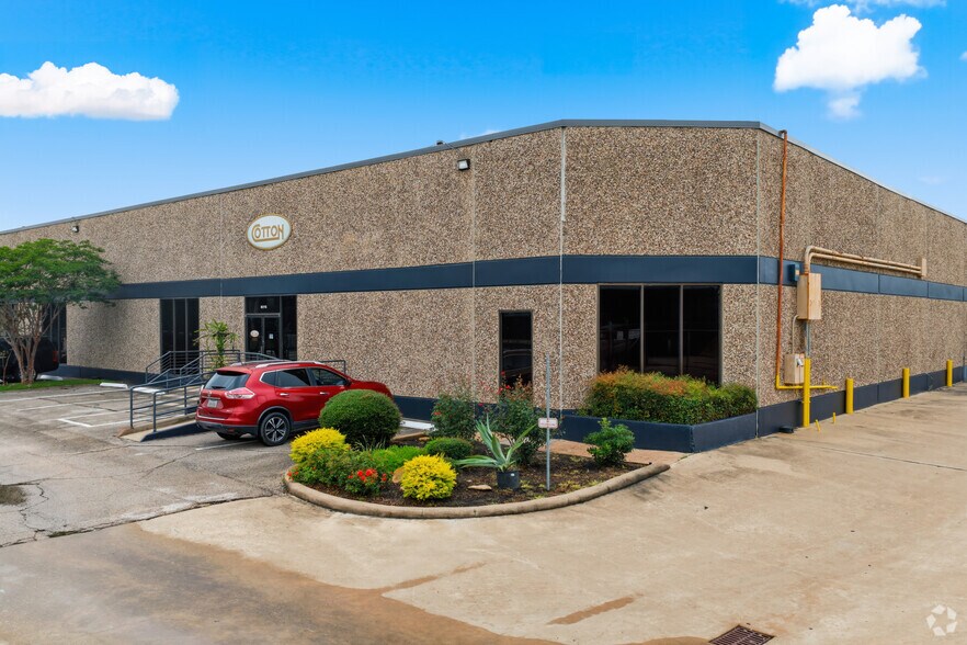 More Photos Of 8303-8317 Knight Rd, Houston Warehouse For Lease