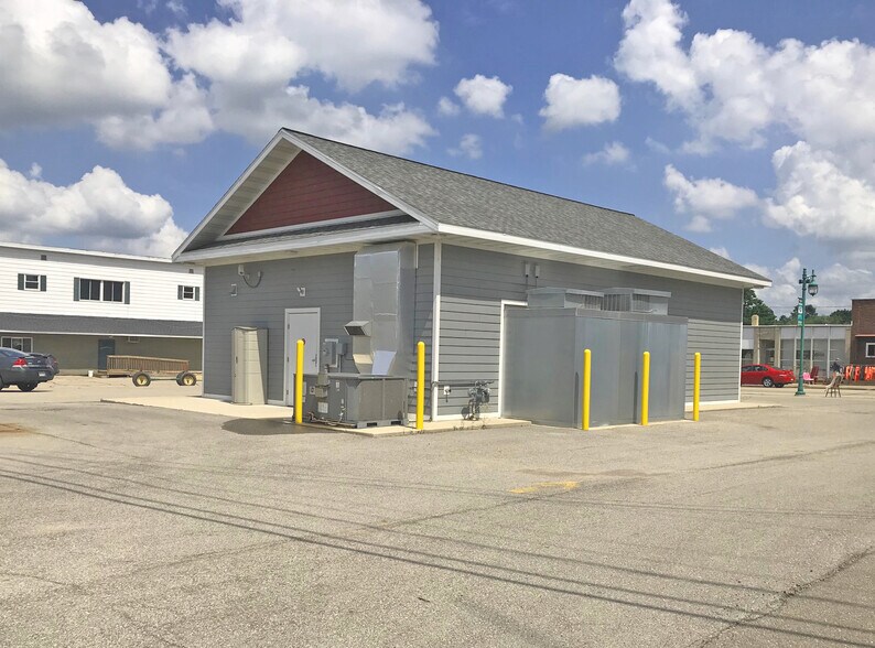 More Photos Of 229 N Main St, Marion Fast Food For Sale