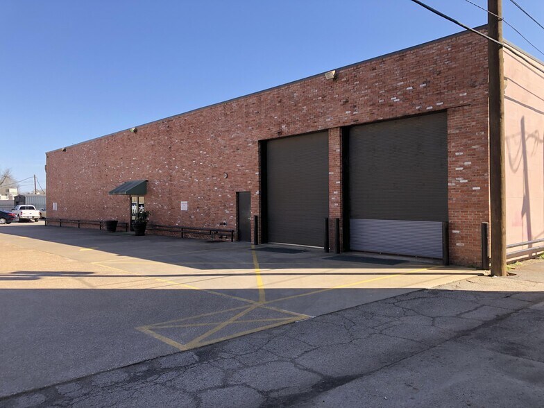 More Photos Of 201 N Pacific St, Conroe Freestanding For Lease