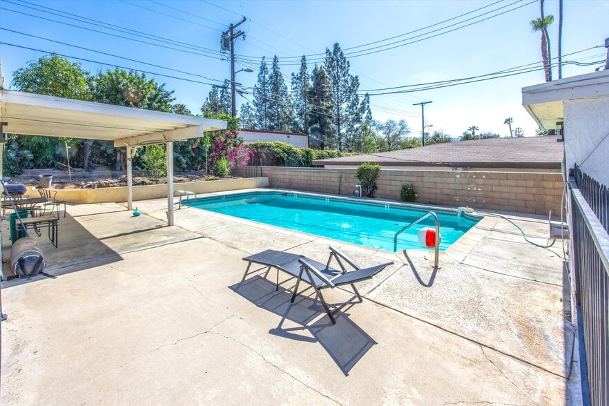More Photos Of 32 N San Mateo St, Redlands Apartments For Sale