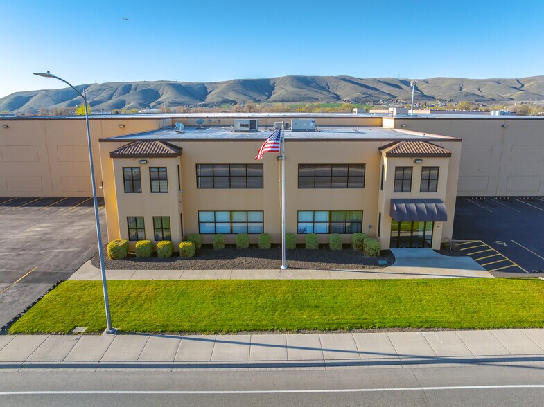 More Photos Of 94 W Valley Mall Blvd, Union Gap Distribution For Lease