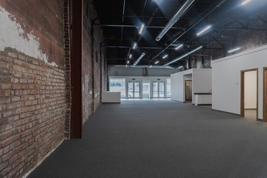 More Photos Of 1425 S 13th St, Omaha Storefront For Lease
