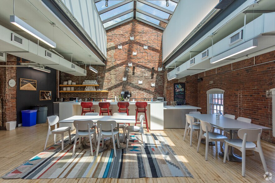 More Photos Of 359-361 Newbury St, Boston Office For Lease