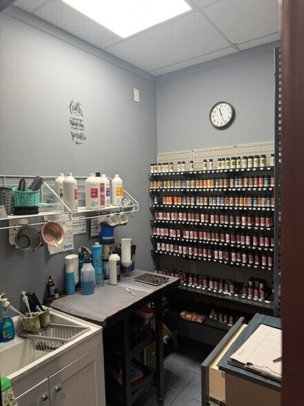 More Photos Of 55 Sound Ave, Mattituck General Retail For Lease