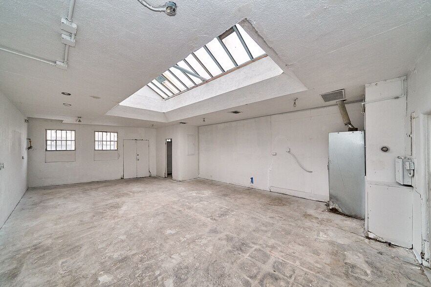 More Photos Of 5959 W 3rd St, Los Angeles Storefront Retail Office For Lease