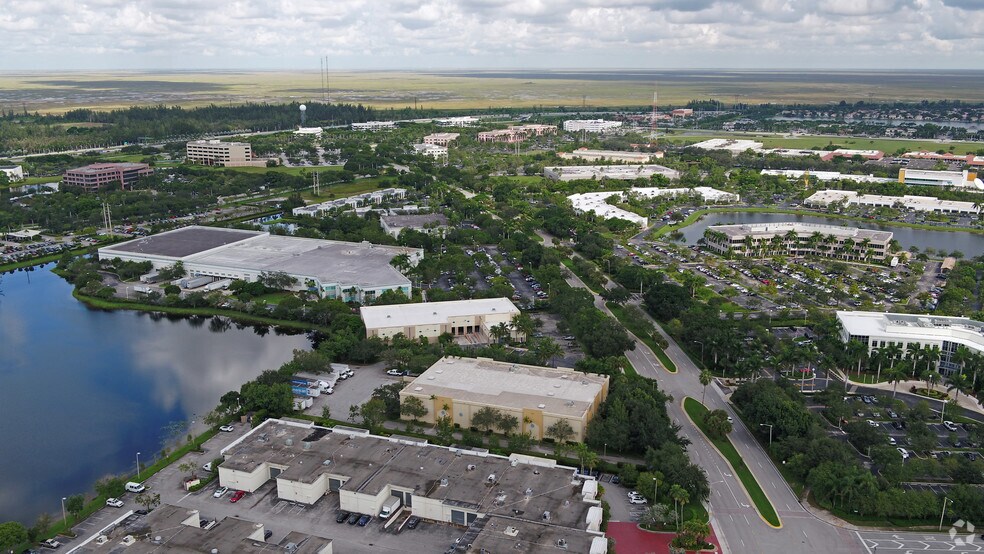 More Photos Of 1251 Sawgrass Corporate Pky, Sunrise Light Distribution For Lease