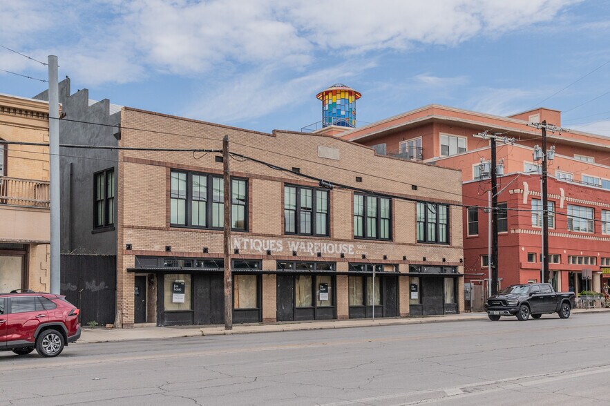 More Photos Of 1425 S Flores St, San Antonio Storefront Retail Residential For Sale