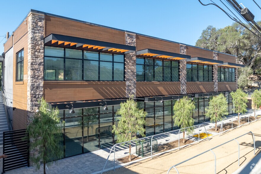 Primary Photo Of 9668 Sunland Blvd, Shadow Hills Medical For Lease