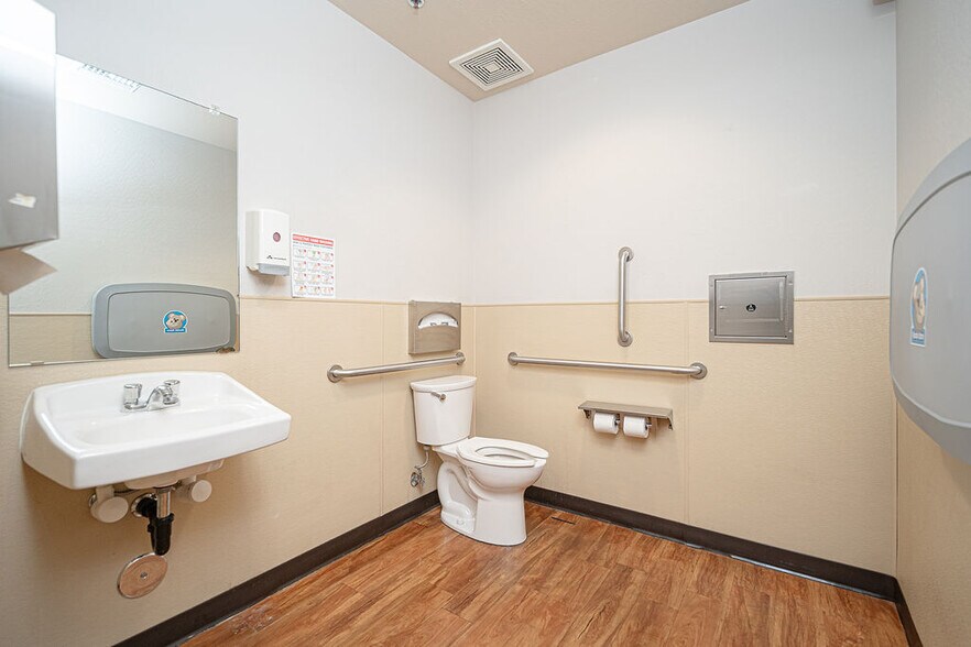 More Photos Of 4338 W Thomas Rd, Phoenix Storefront For Sale